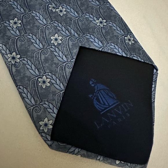 Lanvin
Floral pattern-jacquard silk tie - Picture 2 of 5